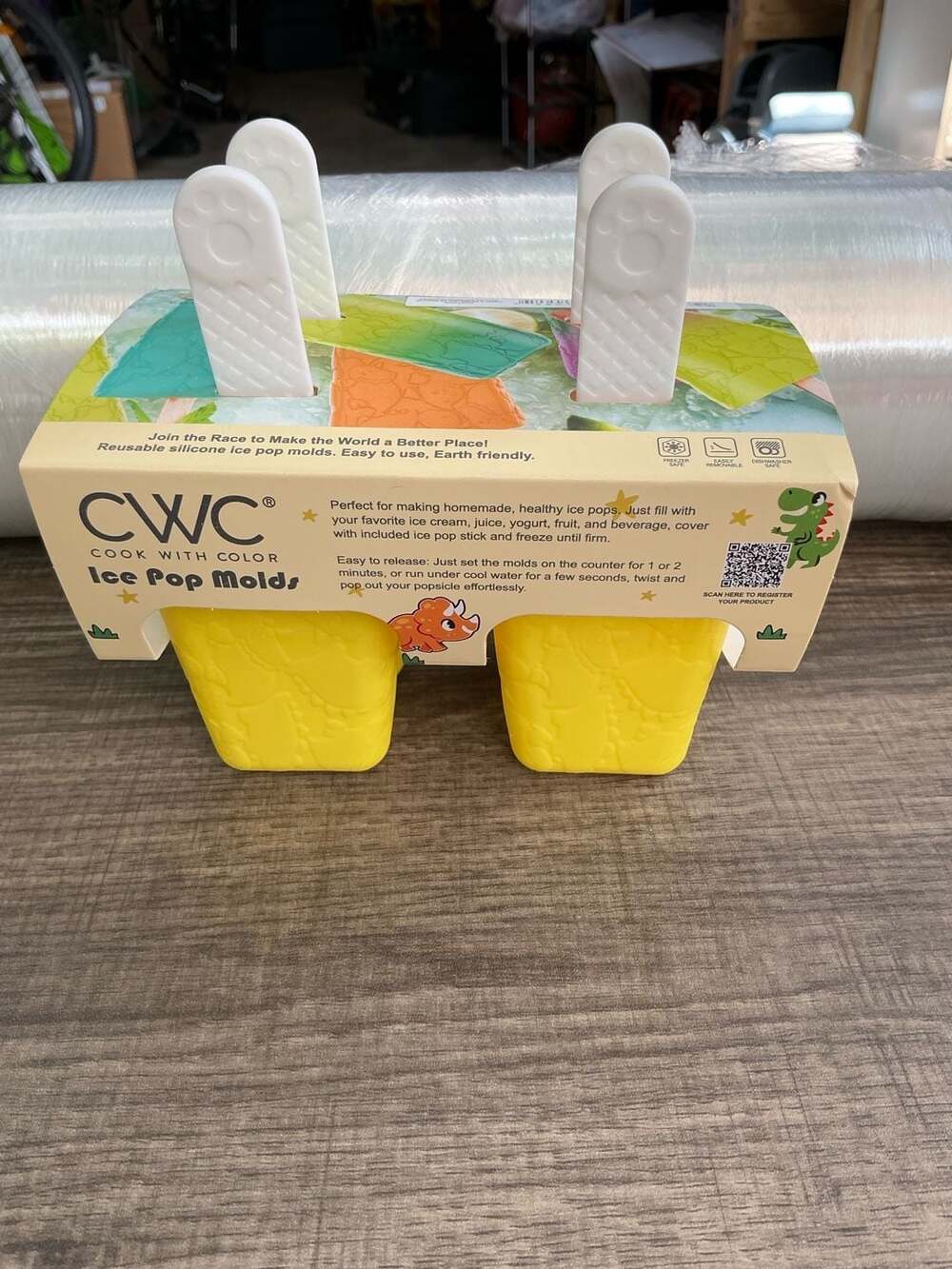 CWC Cook With Color Silicone Ice Pop Molds 4-Cavity Dinosaur Pattern